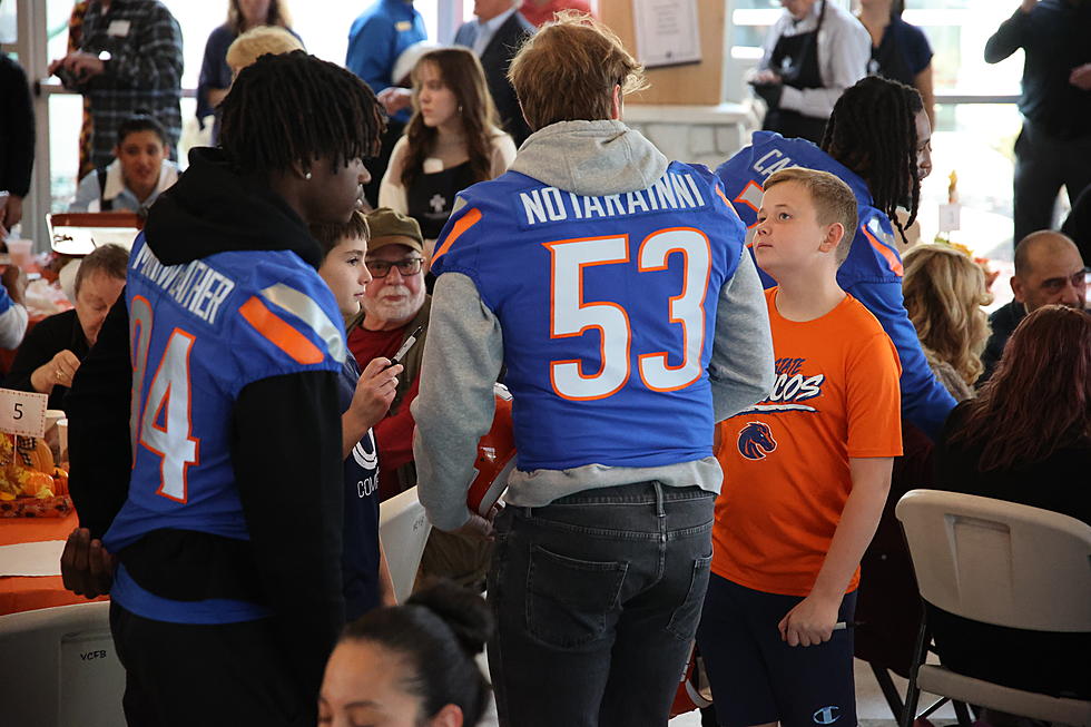 Boise State Football Shares Thanksgiving Meals [photos]